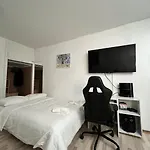 Studio Apartment In Airport Area